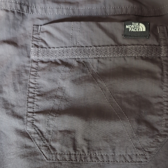 The North Face Women's Dark Brown Bermudas Short Streetwear - Picture 11 of 11